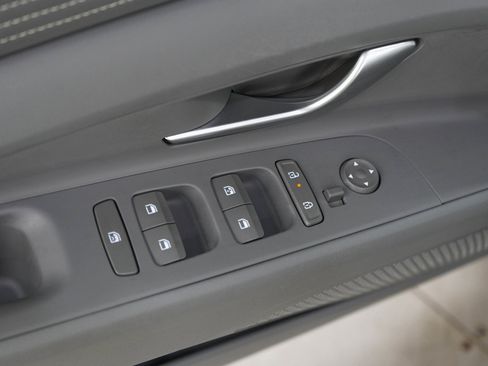 Used 2025 Hyundai Elantra SEL FWD image 18