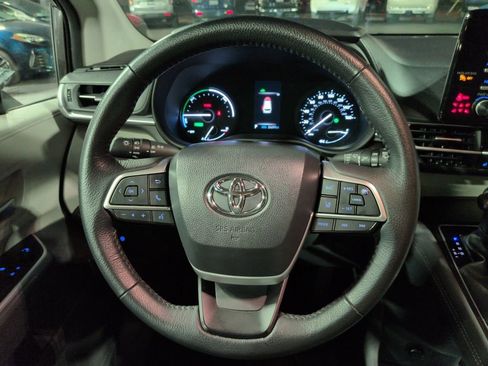 Used 2024 Toyota Sienna XLE image 14