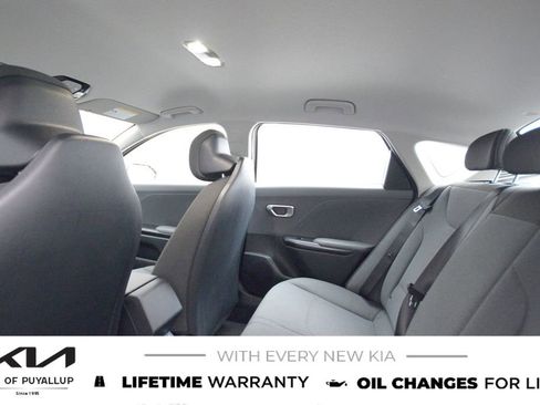 New 2025 Kia K4 LXS image 12