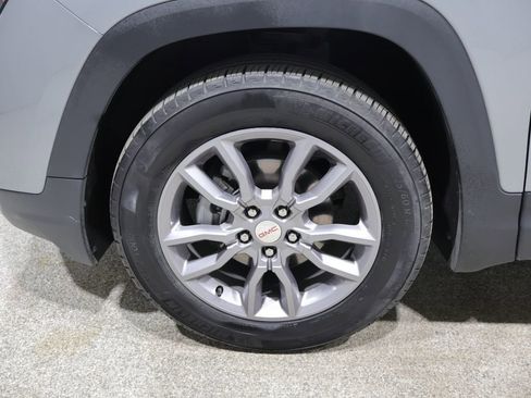Used 2024 GMC Terrain SLT AWD/4WD image 9