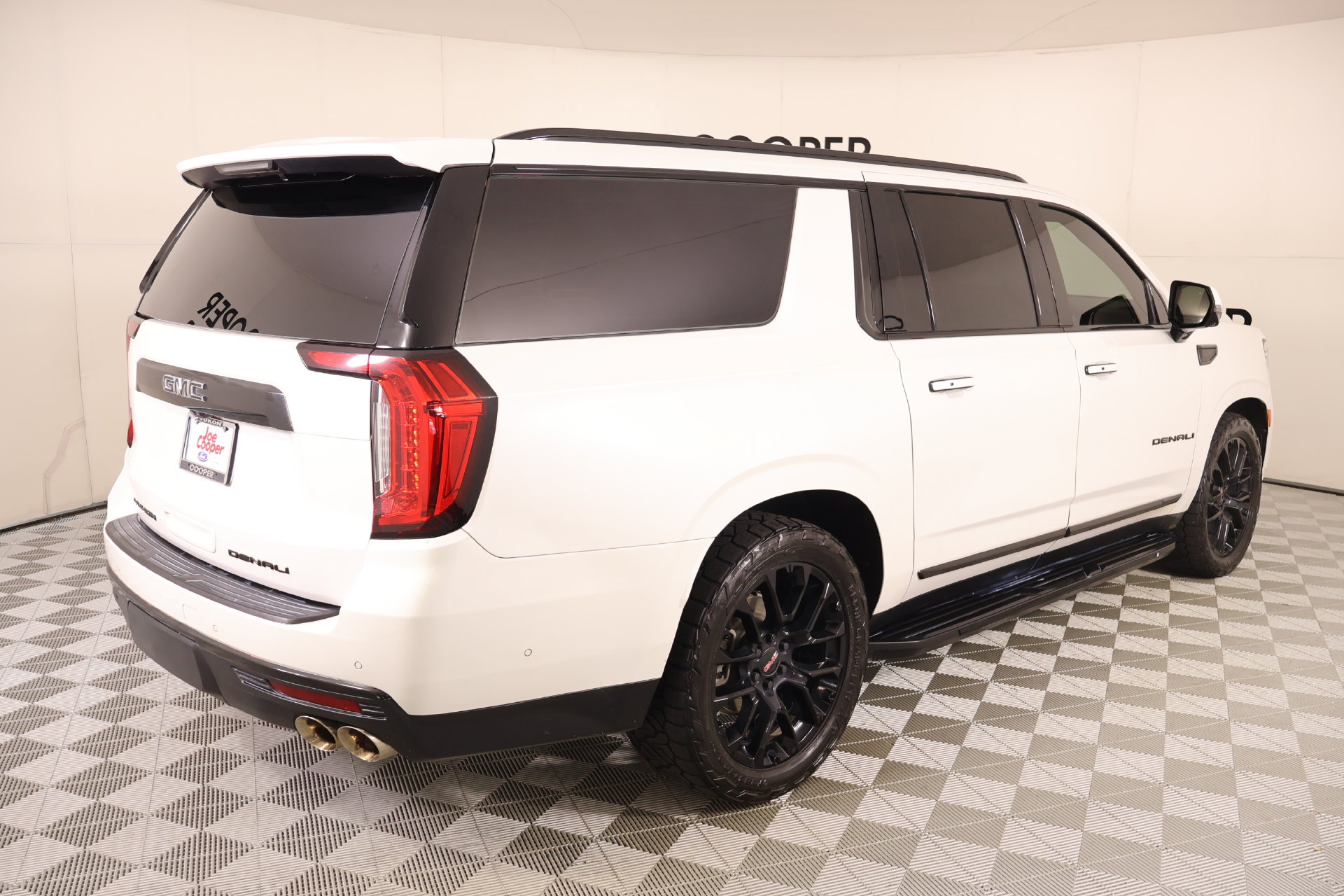 Used 2023 GMC Yukon XL Denali w/ Advanced Technology Package AWD/4WD image 23