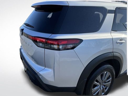 Used 2025 Nissan Pathfinder SV w/ SV Premium Package image 14