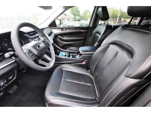 Used 2023 Jeep Grand Cherokee L Limited w/ Black Appearance Package AWD/4WD image 16