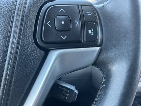 Used 2015 Toyota Highlander Limited AWD/4WD image 18