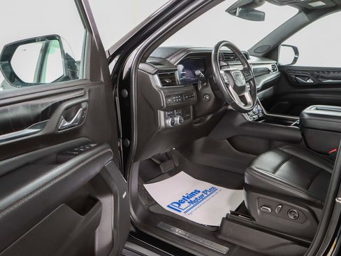 Used 2023 GMC Yukon XL Denali AWD/4WD image 3