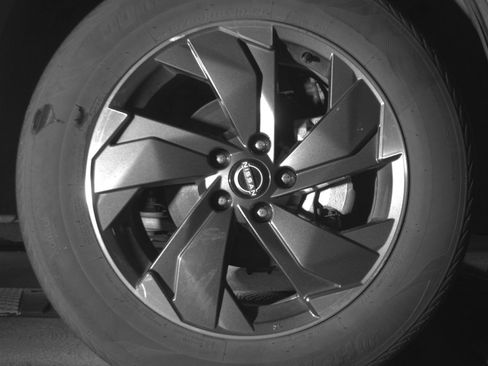 Used 2025 Nissan Rogue SV image 13