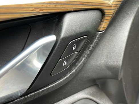 Used 2021 GMC Terrain SLE w/ Driver Convenience Package image 9