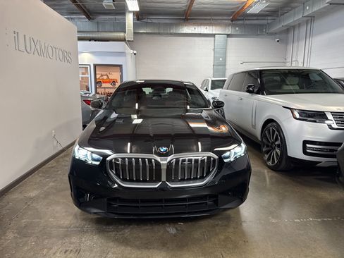 Used 2025 BMW 530i RWD image 2