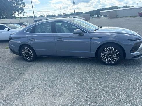 Used 2025 Hyundai Sonata SEL FWD image 2