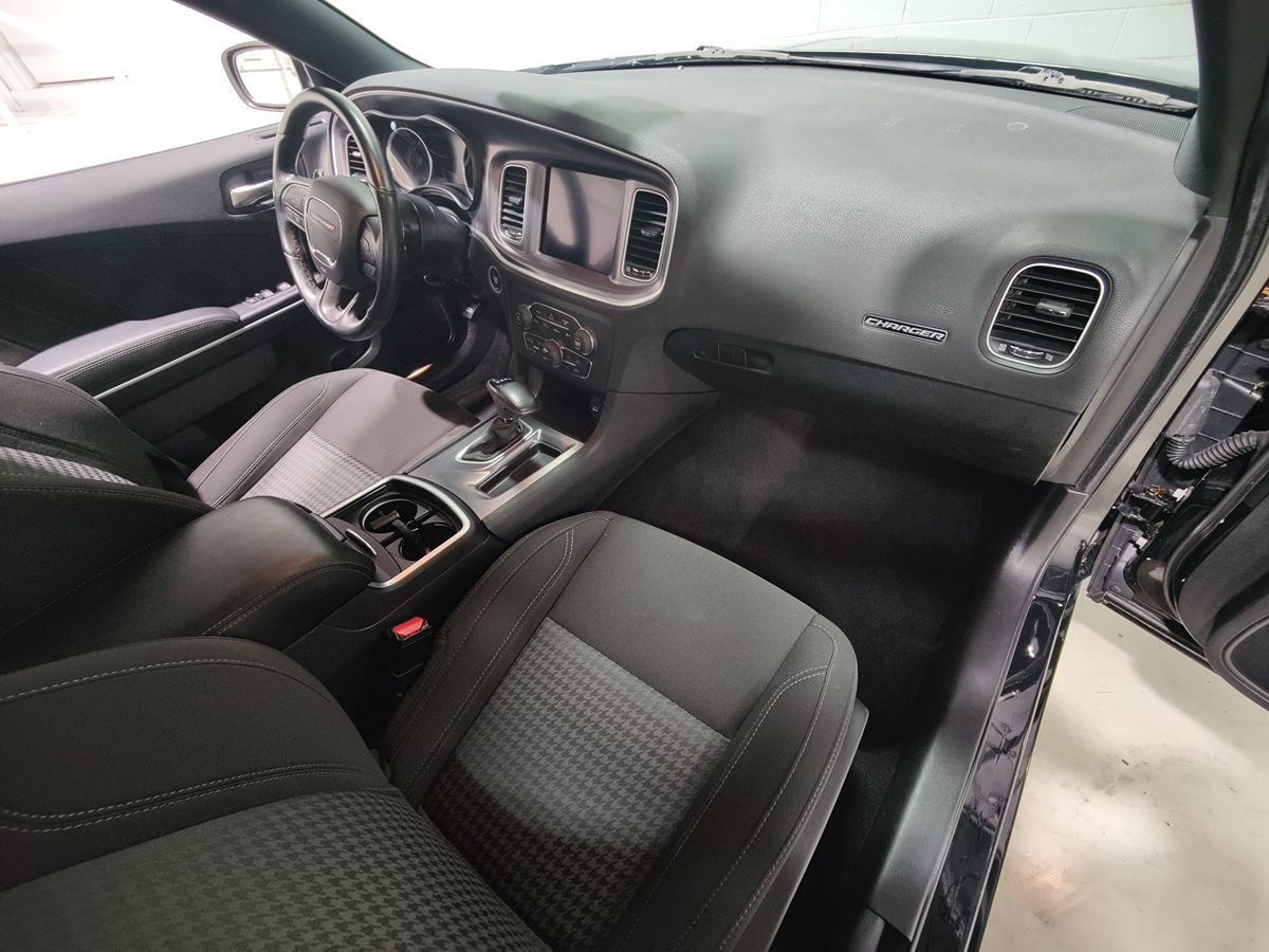 Used 2021 Dodge Charger SXT w/ Driver Convenience Group AWD/4WD image 9