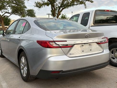 Used 2025 Toyota Camry LE image 6