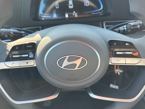 Used 2026 Hyundai Elantra SE FWD image 16
