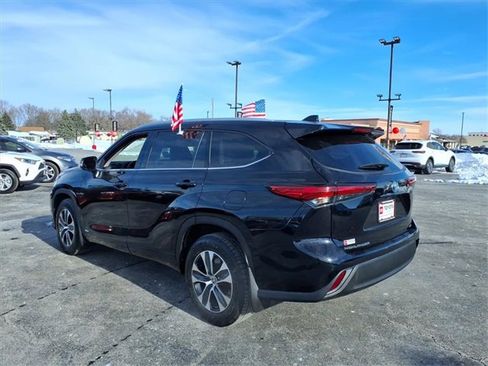 Used 2022 Toyota Highlander XLE image 6