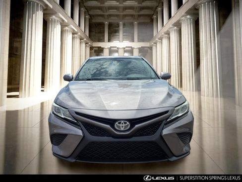 Used 2019 Toyota Camry SE FWD image 9