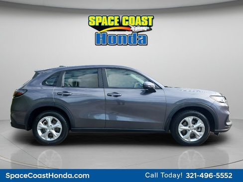 Used 2023 Honda HR-V LX image 2