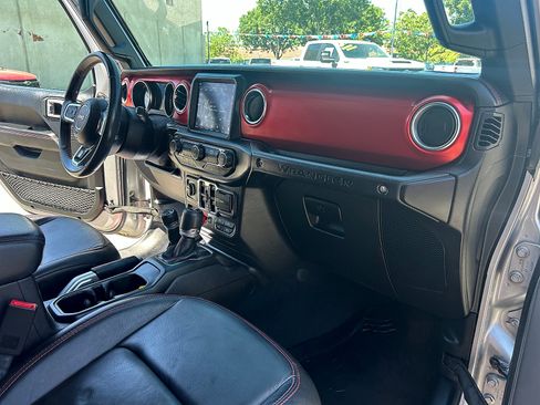 Used 2018 Jeep Wrangler Unlimited Rubicon AWD/4WD image 34