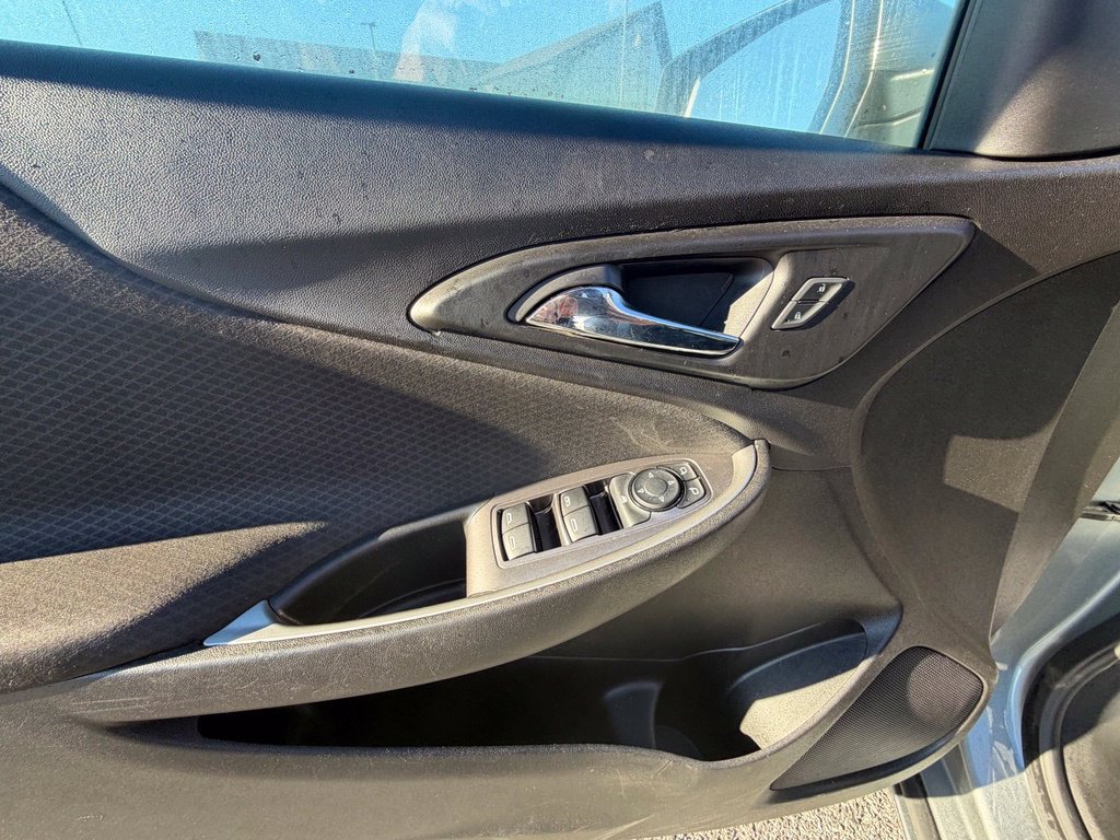 Used 2025 Chevrolet Malibu LT FWD image 16