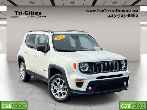 Used 2023 Jeep Renegade Latitude w/ Sun/Sound Group AWD/4WD image 1