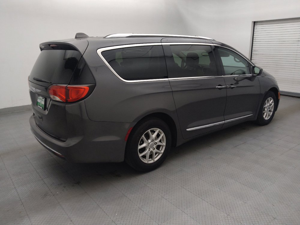 Used 2020 Chrysler Pacifica Touring-L FWD image 10