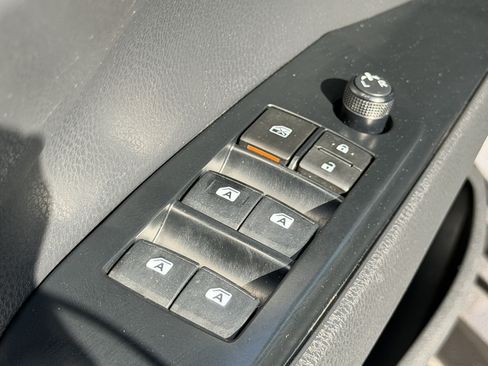 Used 2019 Toyota Camry LE w/ Carpet Mat Package FWD image 14