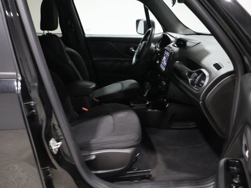 Used 2022 Jeep Renegade Altitude image 4