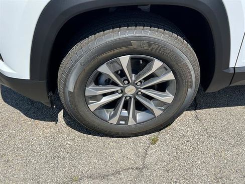 New 2027 Chevrolet Equinox LT AWD/4WD image 10