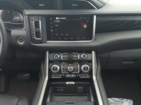 Used 2024 GMC Yukon Denali RWD image 26