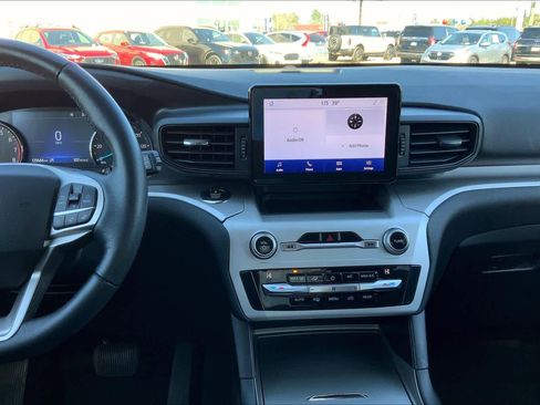 Used 2020 Ford Explorer XLT image 7