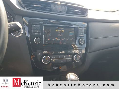 Used 2018 Nissan Rogue SV FWD image 15