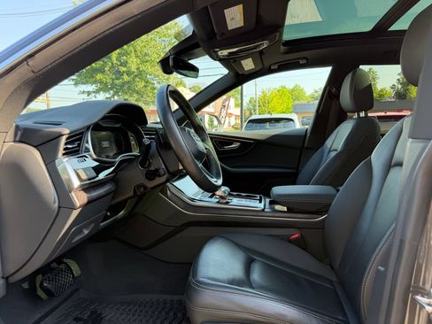 Used 2022 Audi Q8 Premium w/ Convenience Package AWD/4WD image 16