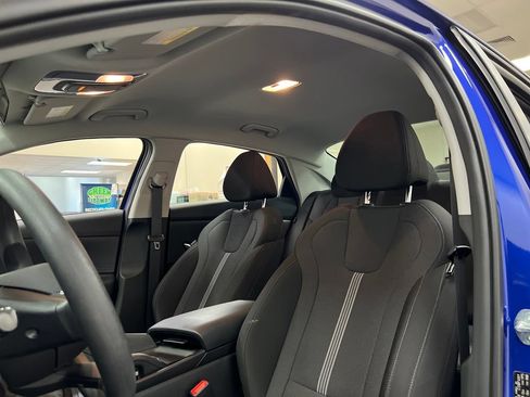 Used 2025 Hyundai Elantra SE w/ Cargo Package FWD image 22