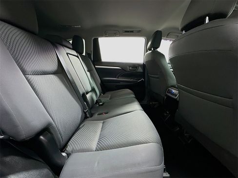 Used 2019 Toyota Highlander LE image 27