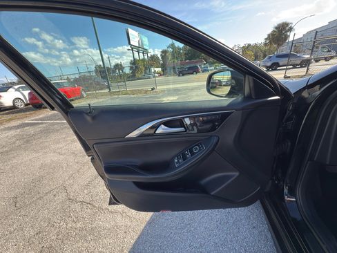 Used 2017 INFINITI QX30 AWD image 14