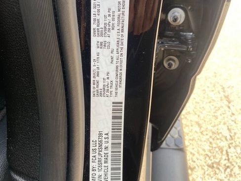 Used 2025 RAM 1500 Laramie AWD/4WD image 29