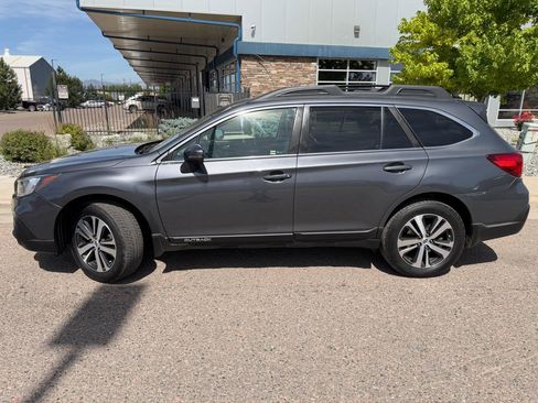 Used 2018 Subaru Outback 3.6R Limited AWD/4WD image 2