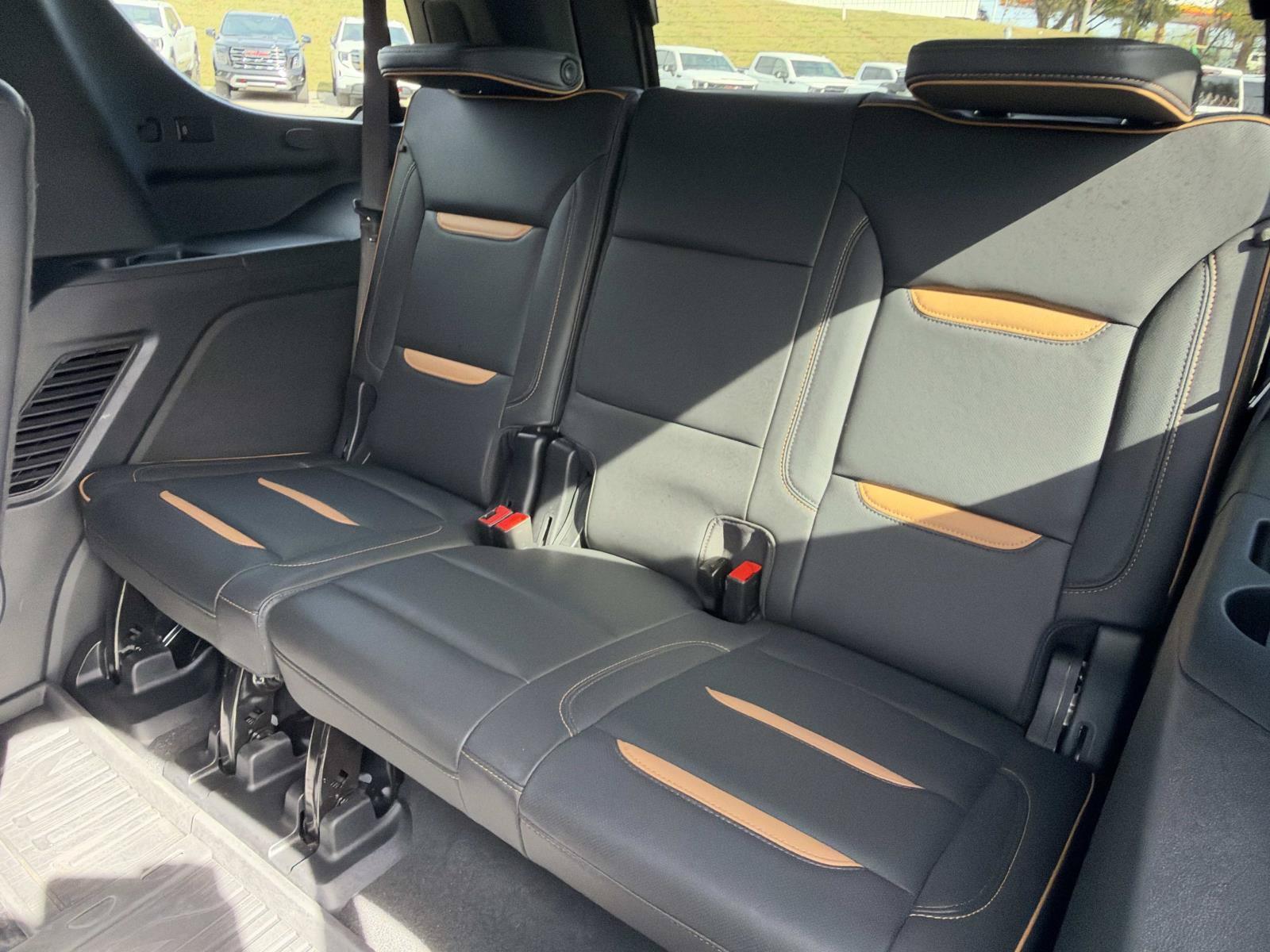 Used 2024 GMC Yukon AT4 w/ Technology Package AWD/4WD image 30