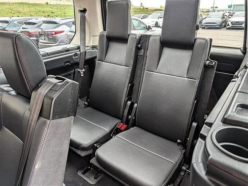 Used 2016 Land Rover LR4 HSE image 27