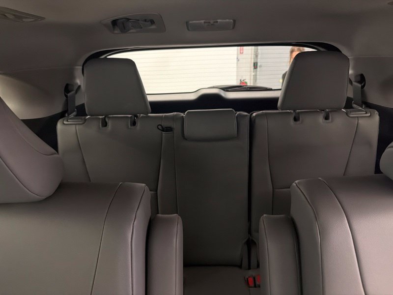 Used 2024 Toyota Highlander XLE AWD/4WD image 19
