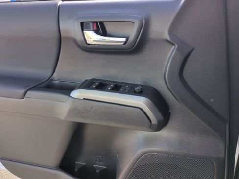 Used 2023 Toyota Tacoma TRD Off-Road image 13