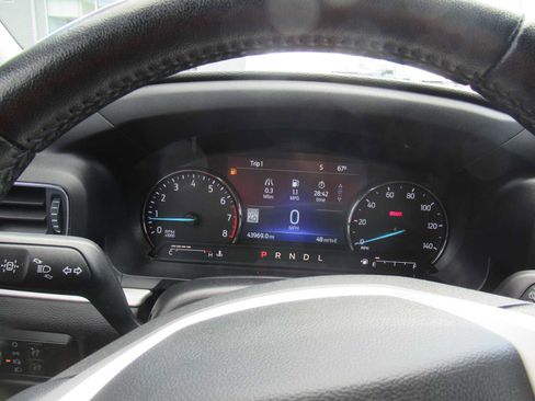 Used 2022 Ford Explorer XLT w/ Equipment Group 202A image 32