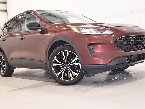 Certified 2021 Ford Escape SE w/ SE Sport Appearance Package image 34