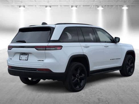Used 2024 Jeep Grand Cherokee Limited w/ Luxury Tech Group II AWD/4WD image 8