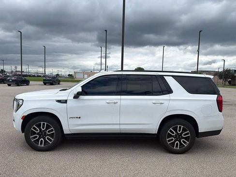 Used 2021 GMC Yukon AT4 w/ AT4 Premium Plus Package AWD/4WD image 3