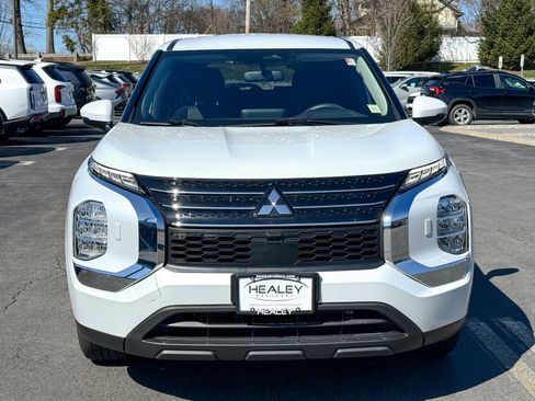 Used 2022 Mitsubishi Outlander ES image 2