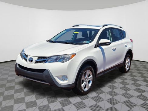Used 2014 Toyota RAV4 XLE w/ Preferred Accessory Package AWD/4WD image 2