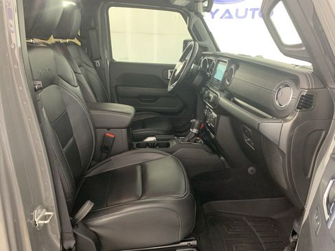 Used 2022 Jeep Wrangler Unlimited Sahara AWD/4WD image 40