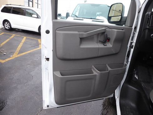 Used 2017 Chevrolet Express 2500 LT w/ LT Preferred Equipment Group image 17