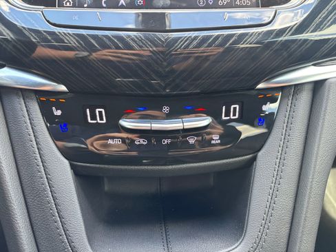 Used 2025 Cadillac XT6 Premium Luxury w/ Technology Package image 22