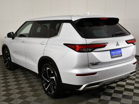 Used 2023 Mitsubishi Outlander SE AWD/4WD image 6