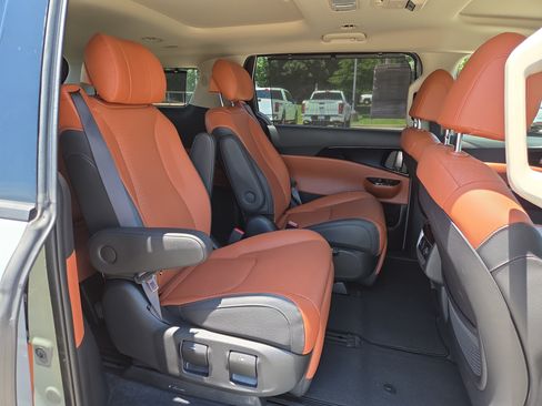 Used 2024 Kia Carnival SX Prestige FWD image 17